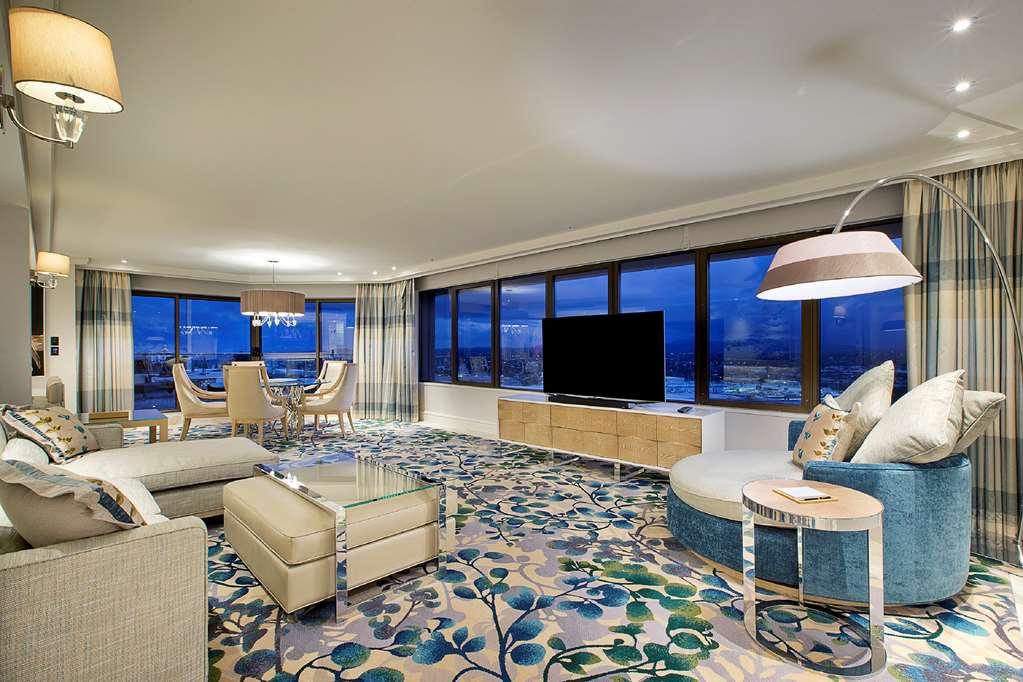 The Star Grand At The Star Gold Coast Ξενοδοχείο Δωμάτιο φωτογραφία A suite at the Hilton Sydney