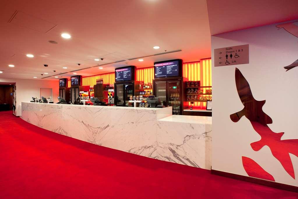 The Star Grand At The Star Gold Coast Ξενοδοχείο Εστιατόριο φωτογραφία The bar at the Barbican Centre