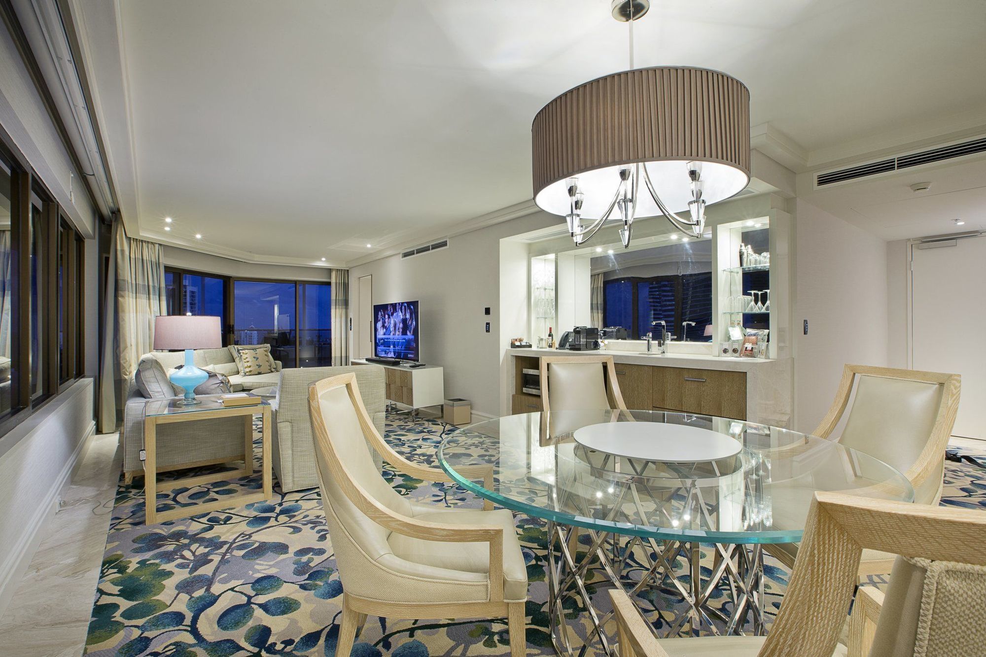 The Star Grand At The Star Gold Coast Ξενοδοχείο Εστιατόριο φωτογραφία A suite at the Atlantis Paradise Island