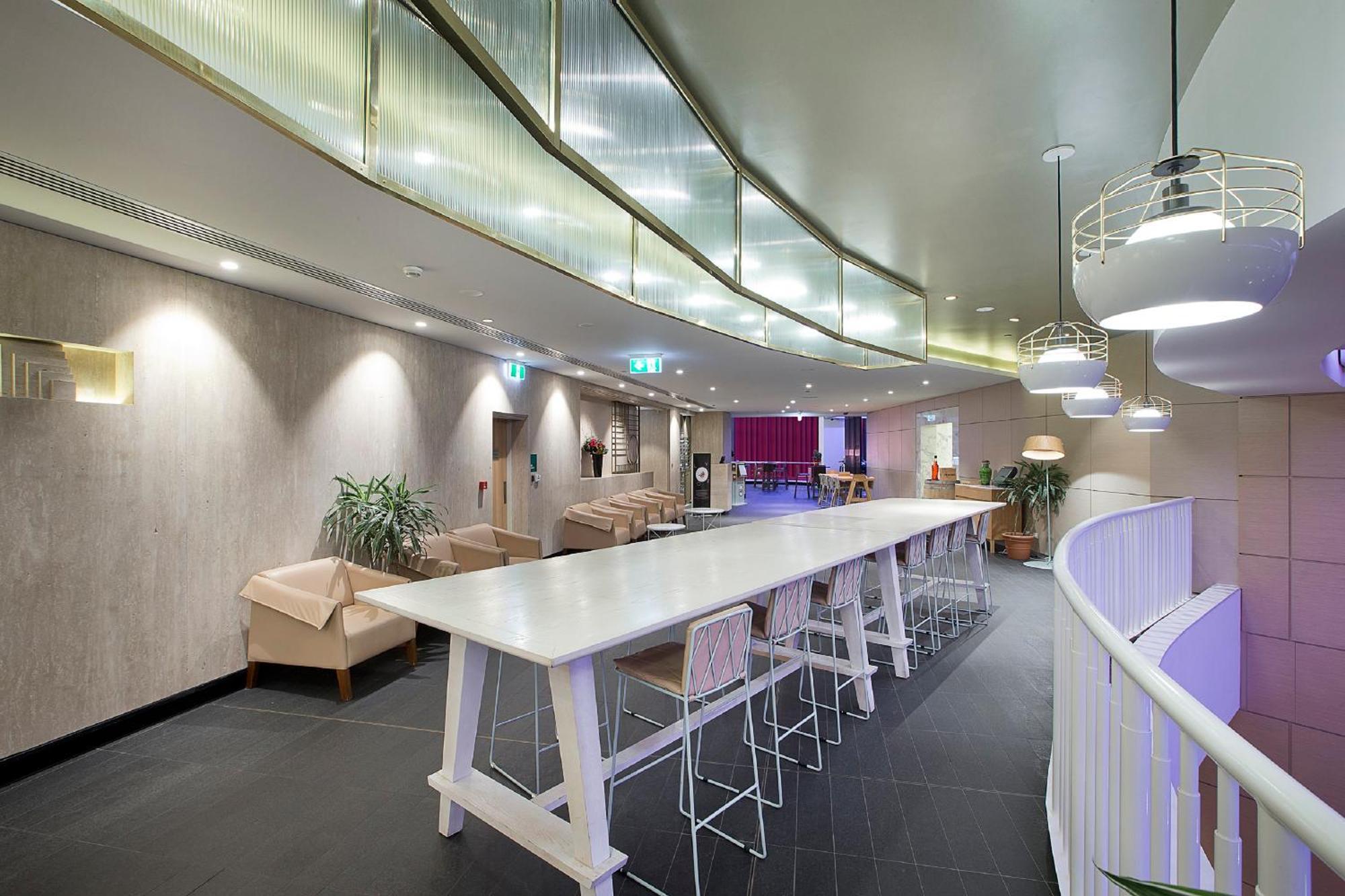 The Star Grand At The Star Gold Coast Ξενοδοχείο Εξωτερικό φωτογραφία The Qantas International Lounge at Sydney Airport