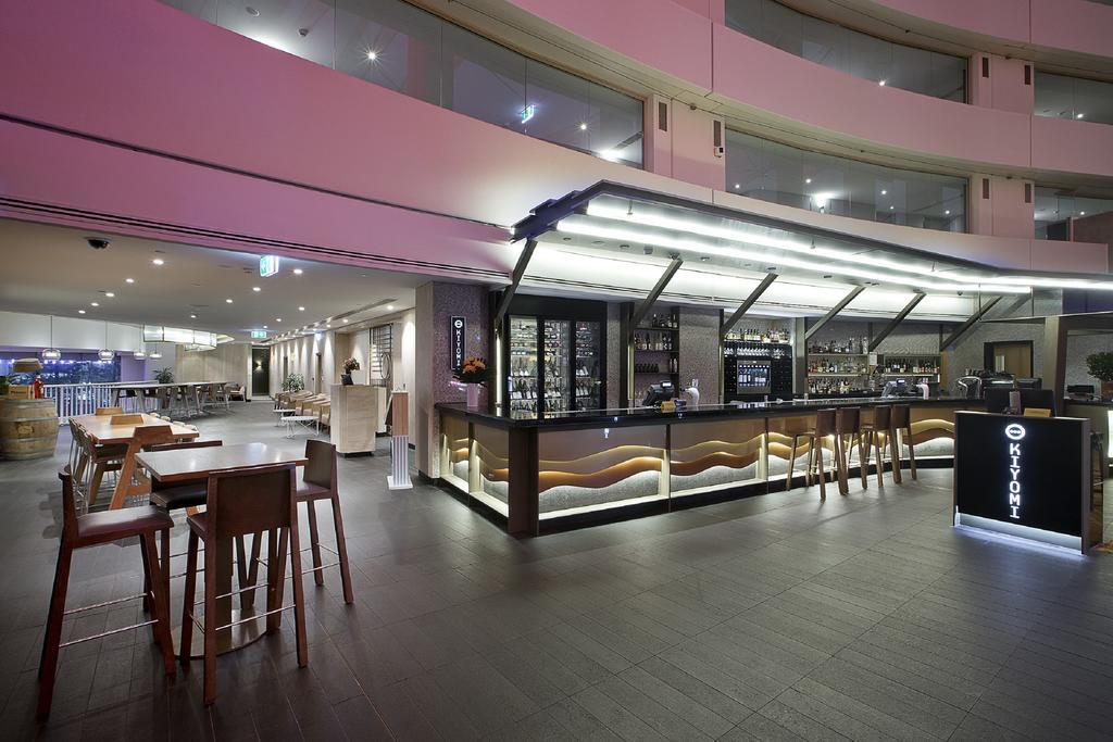The Star Grand At The Star Gold Coast Ξενοδοχείο Εξωτερικό φωτογραφία The lounge at the airport